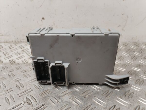 CAJA RELES / FUSIBLES 130967