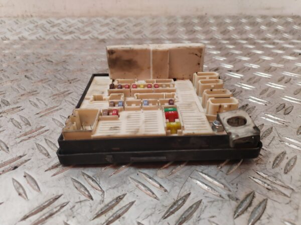 CAJA RELES / FUSIBLES 130729