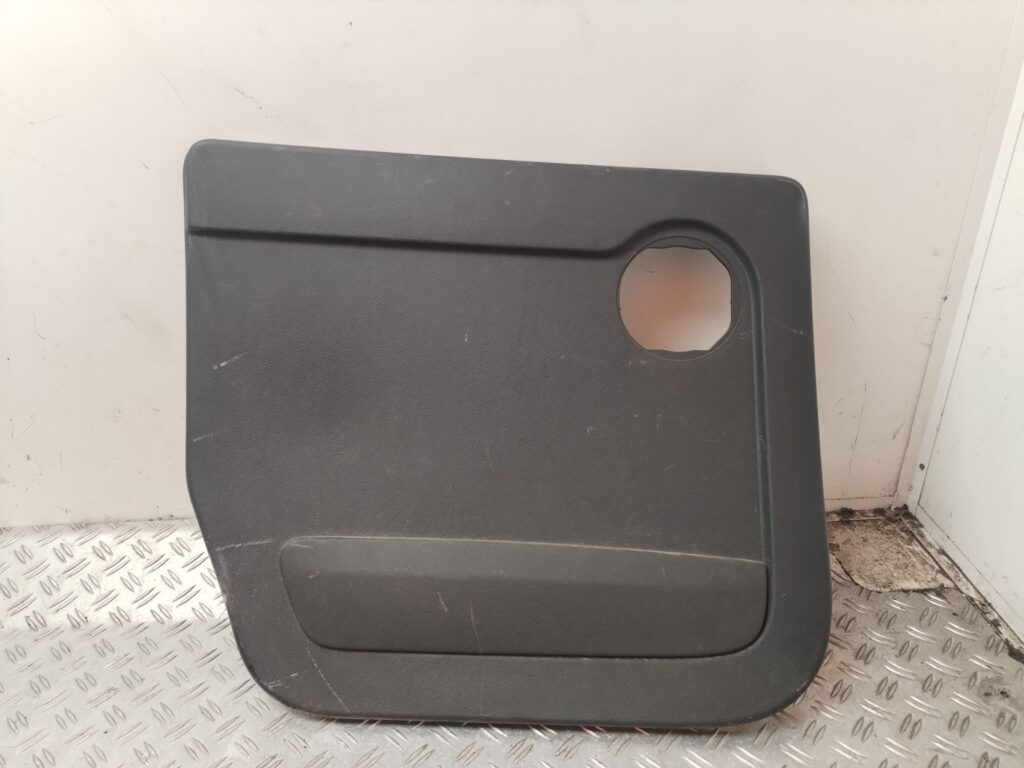 GUARNECIDO PUERTA TRASERA IZQUIERDA 131441