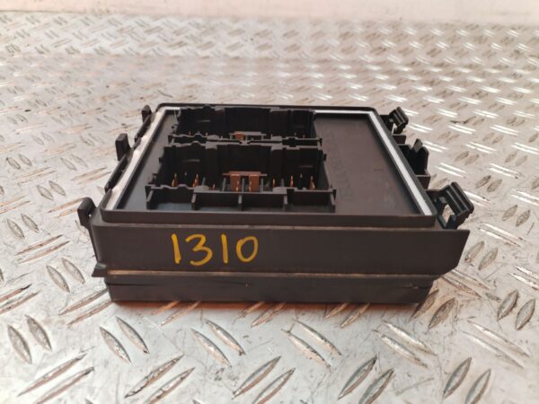 CAJA RELES / FUSIBLES 130678