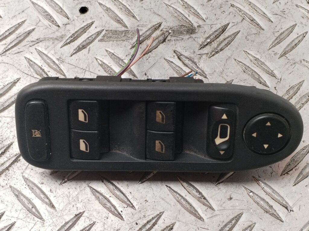 MANDO ELEVALUNAS DELANTERO IZQUIERDO 130831