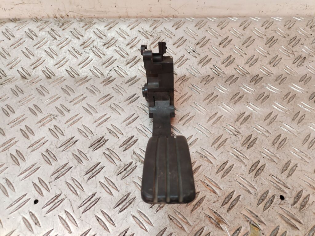 PEDAL ACELERADOR 130630