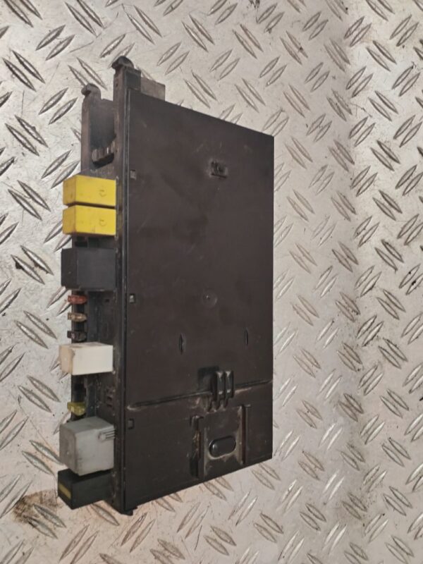 CAJA RELES / FUSIBLES 131152