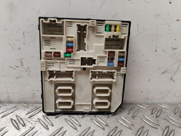 CAJA RELES / FUSIBLES 131054