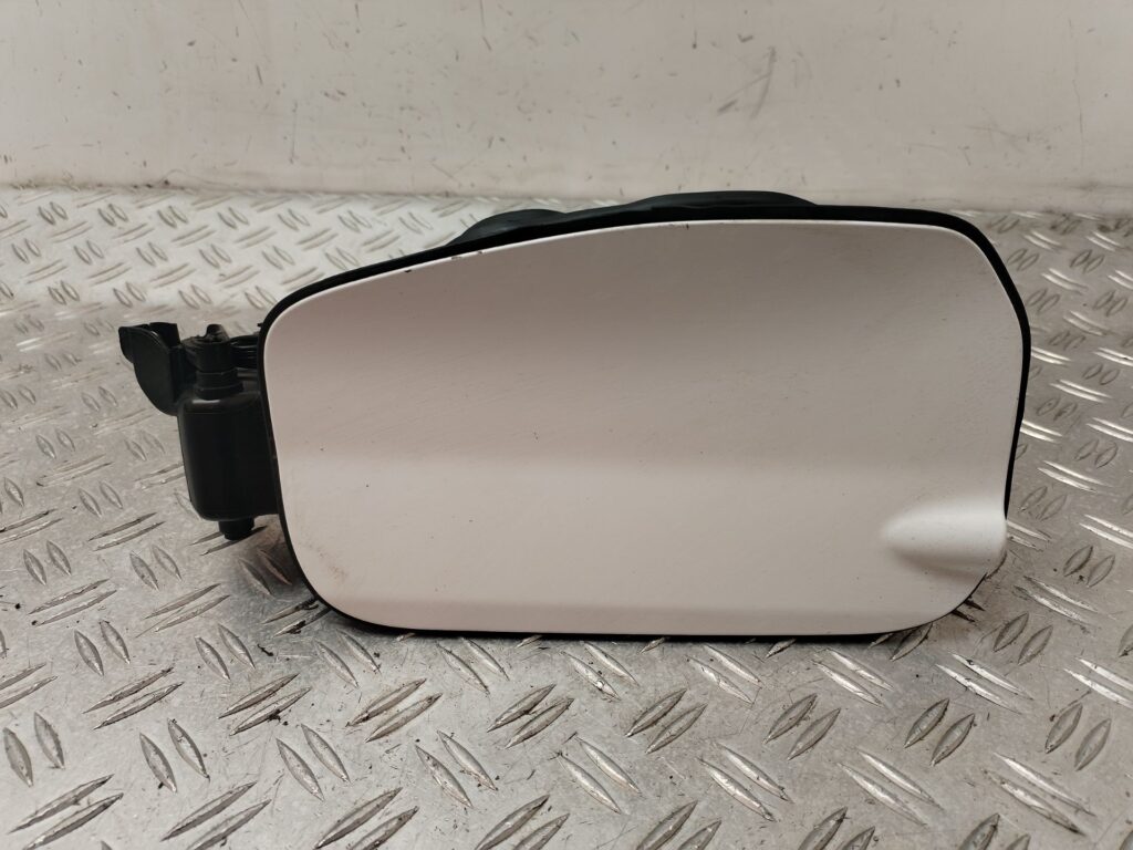 TAPA EXTERIOR COMBUSTIBLE 131338