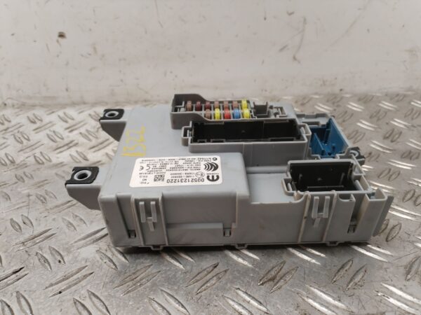 CAJA RELES / FUSIBLES 130967