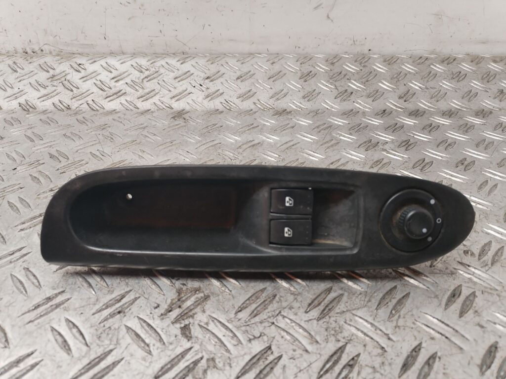 MANDO ELEVALUNAS DELANTERO IZQUIERDO 130844
