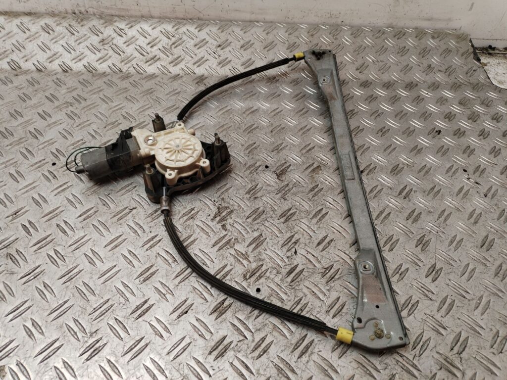 ELEVALUNAS DELANTERO IZQUIERDO 130857
