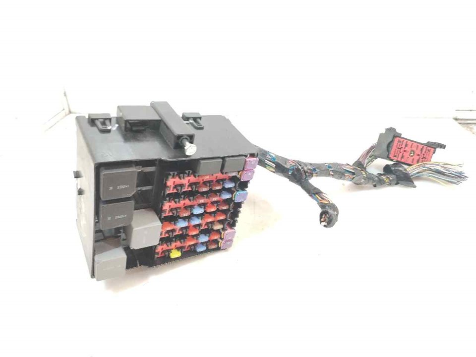 CAJA RELES / FUSIBLES 122355