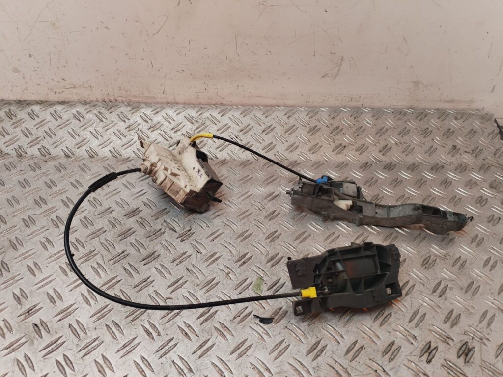 CERRADURA PUERTA DELANTERA DERECHA 130614