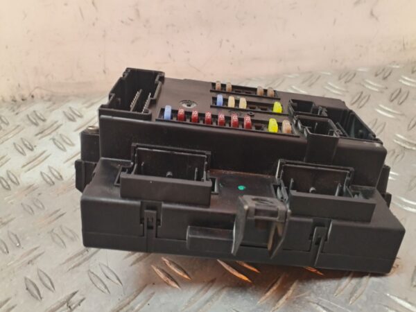 CAJA RELES / FUSIBLES 131127