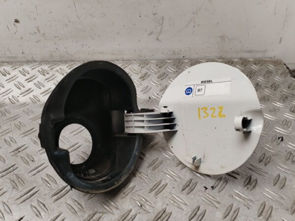 TAPA EXTERIOR COMBUSTIBLE 131065
