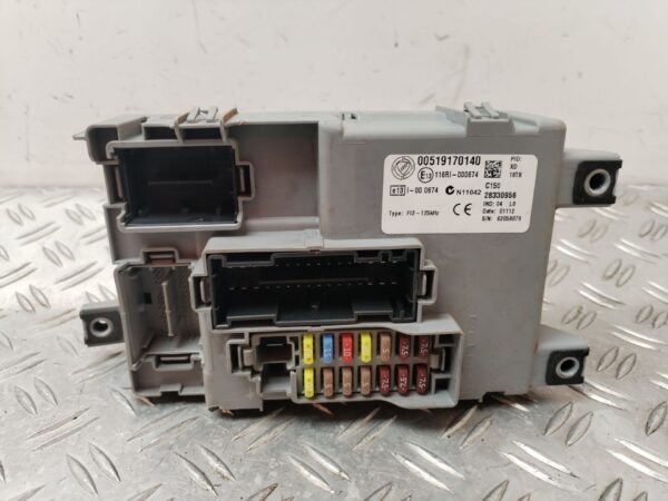 CAJA RELES / FUSIBLES 131332