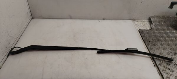 BRAZO LIMPIA DELANTERO DERECHO 124884