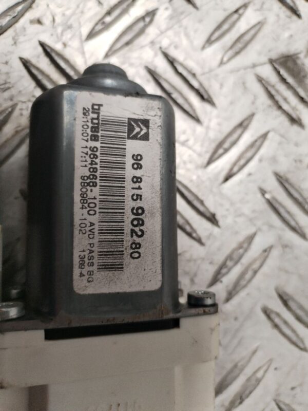 MOTOR ELEVALUNAS DELANTERO DERECHO 130832
