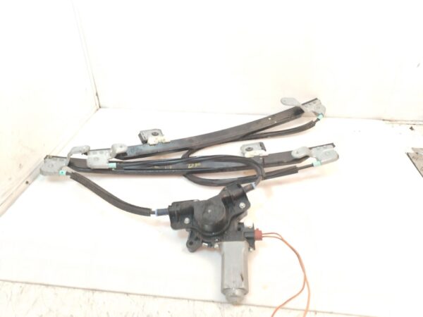 ELEVALUNAS DELANTERO DERECHO 125030