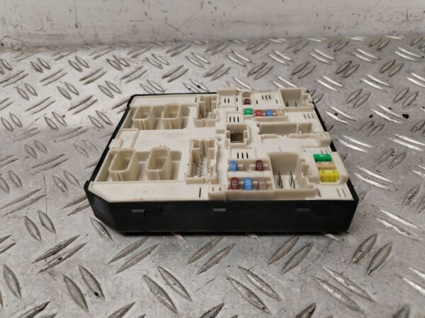 CAJA RELES / FUSIBLES 131054
