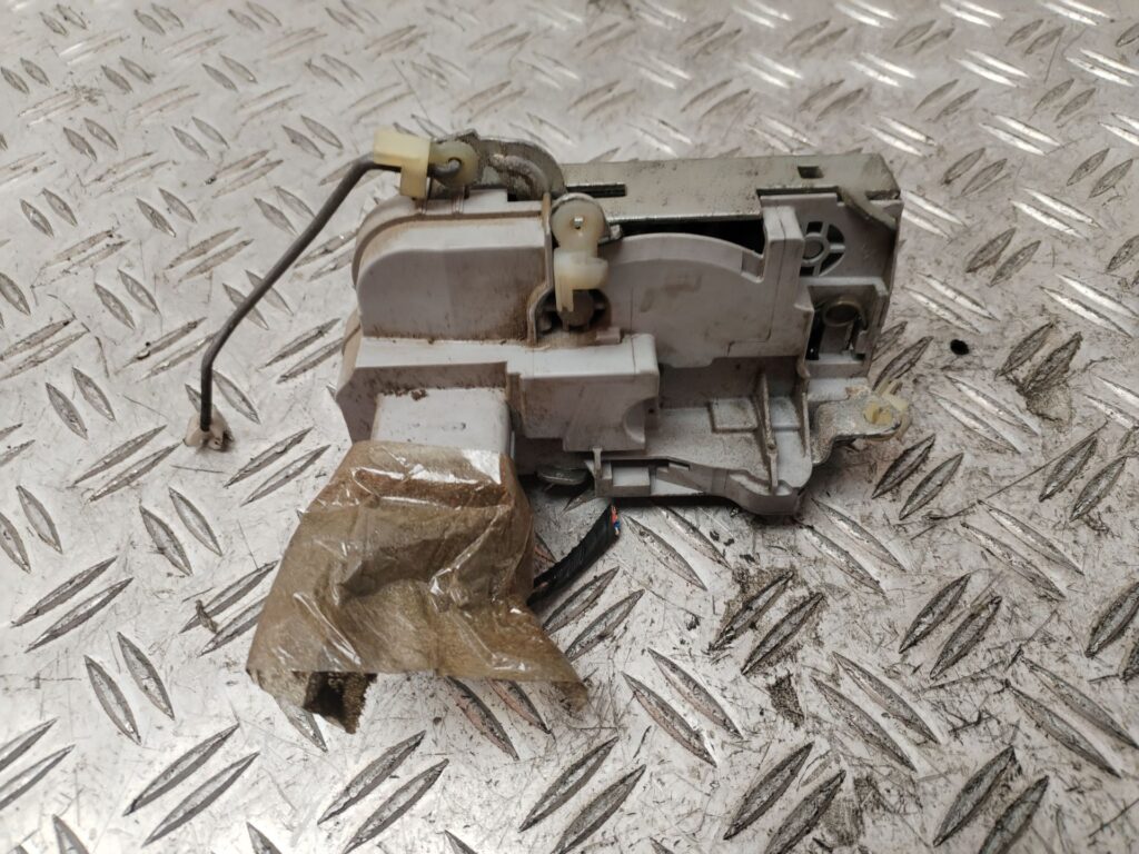 CERRADURA PUERTA DELANTERA IZQUIERDA 130848