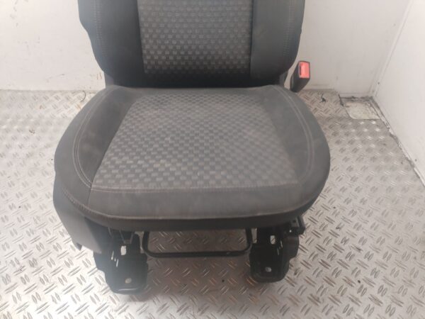 ASIENTO DELANTERO DERECHO 130806