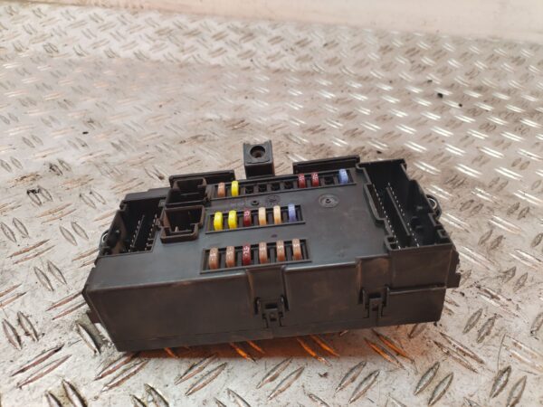 CAJA RELES / FUSIBLES 130394