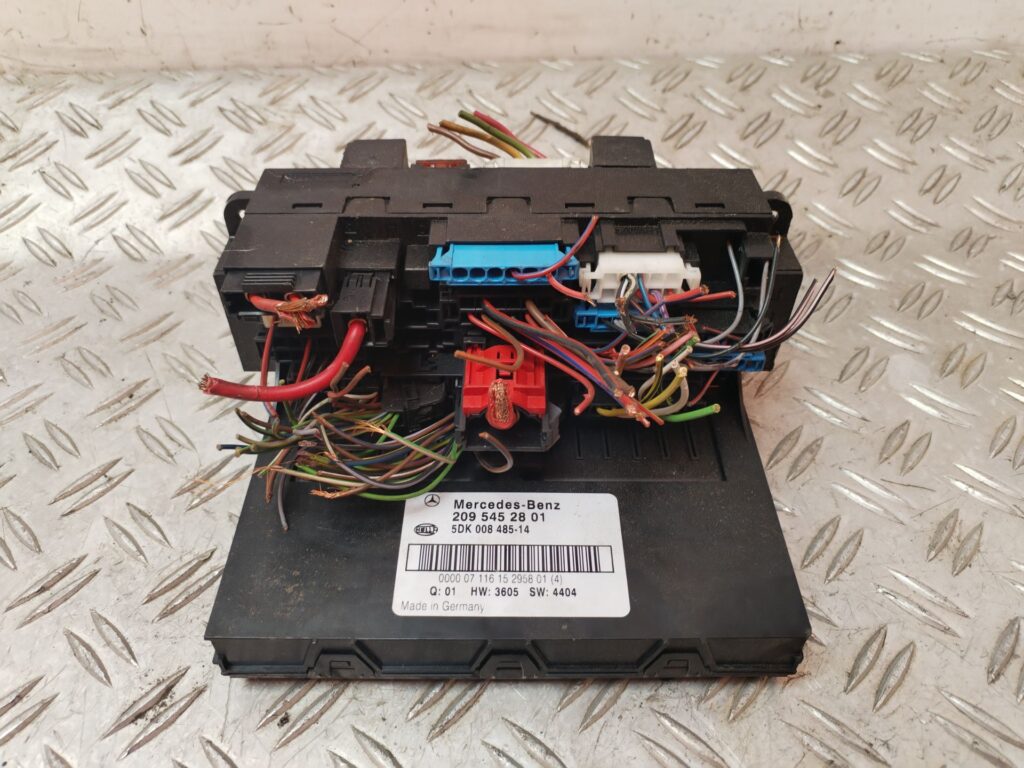 CAJA RELES / FUSIBLES 131153