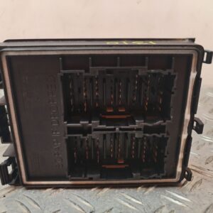 CAJA RELES / FUSIBLES 130678