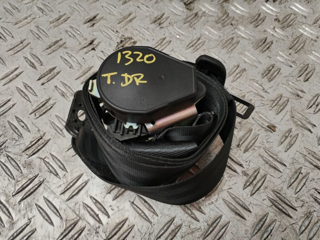 CINTURON SEGURIDAD TRASERO DERECHO 131030