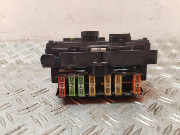CAJA RELES / FUSIBLES 130789