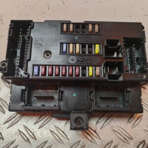 CAJA RELES / FUSIBLES 131127