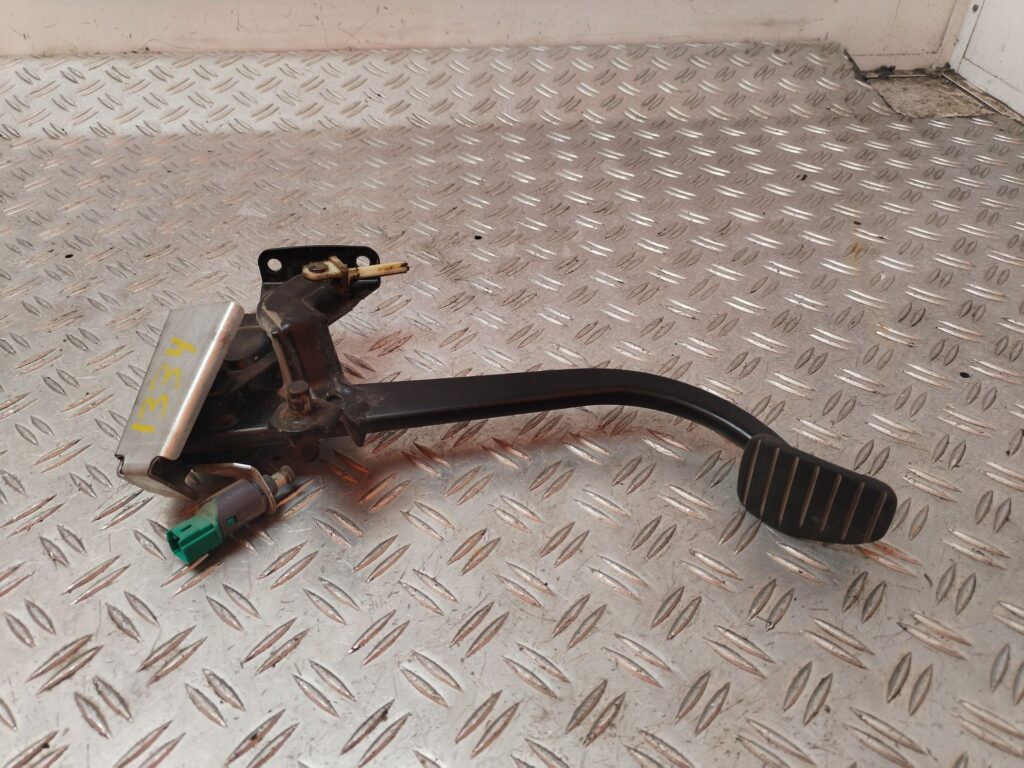 PEDAL EMBRAGUE 131393