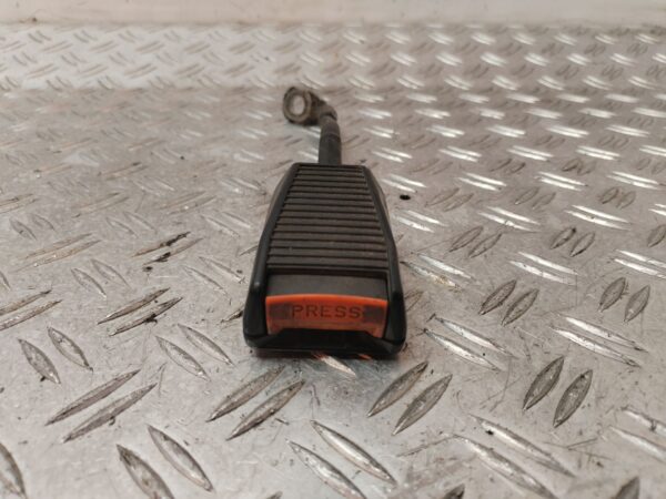 ENGANCHE CINTURON TRASERO DERECHO 131451