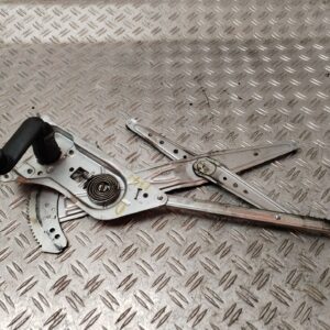 ELEVALUNAS DELANTERO DERECHO 131757