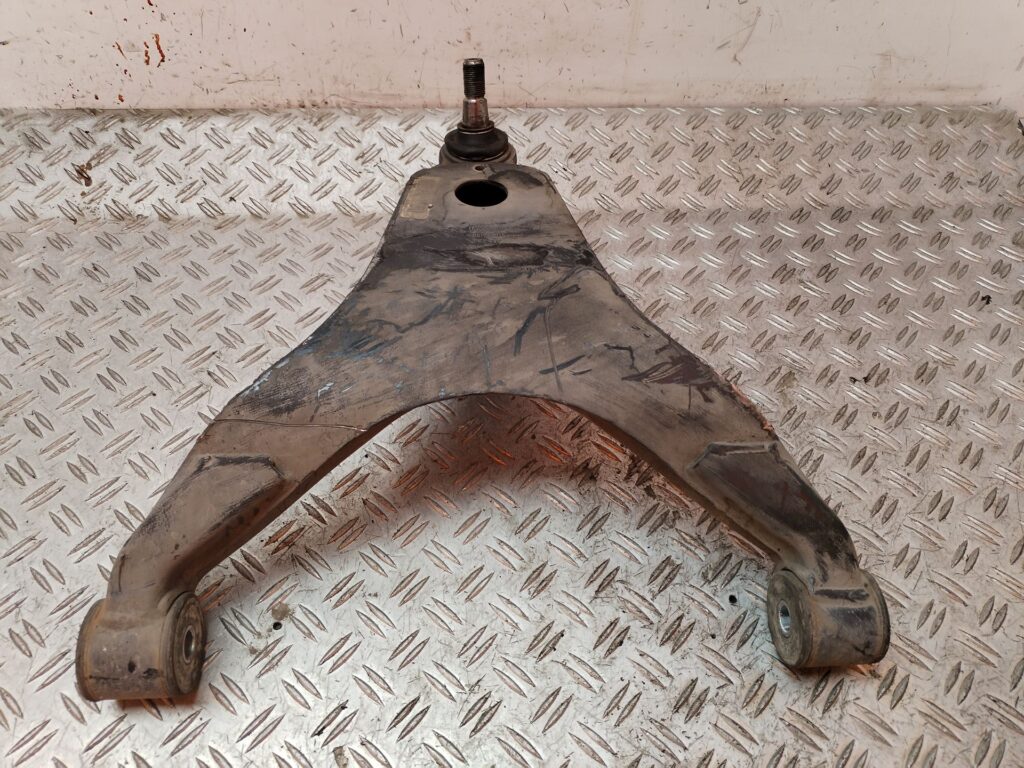BRAZO SUSPENSION INFERIOR DELANTERO IZQUIERDO 130888
