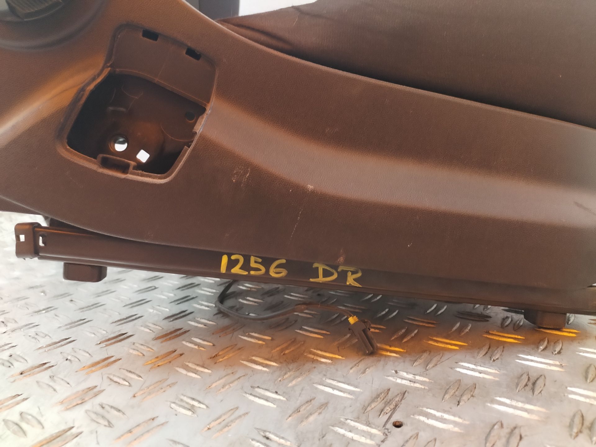 ASIENTO DELANTERO DERECHO 130466