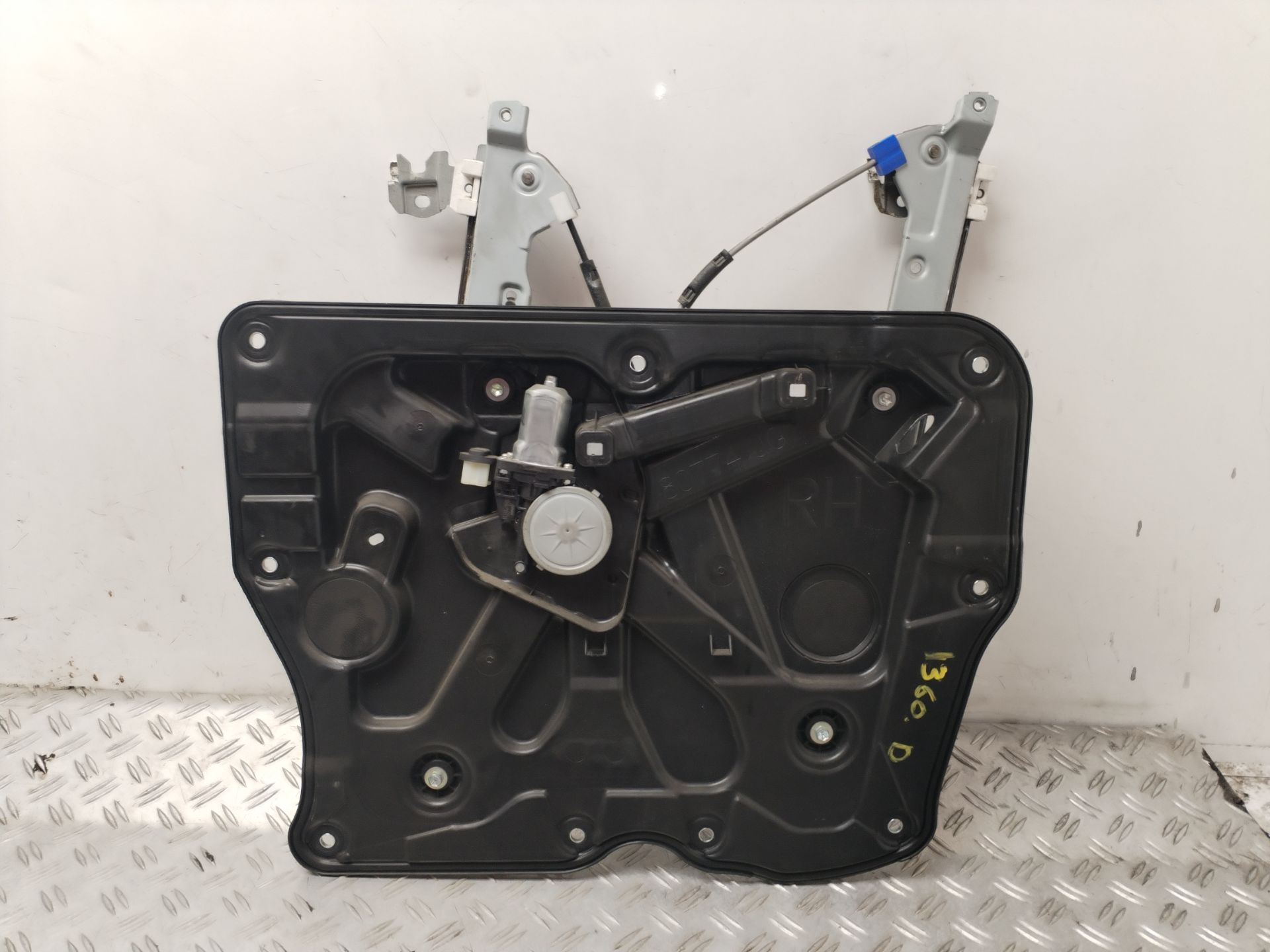 ELEVALUNAS DELANTERO DERECHO 132251