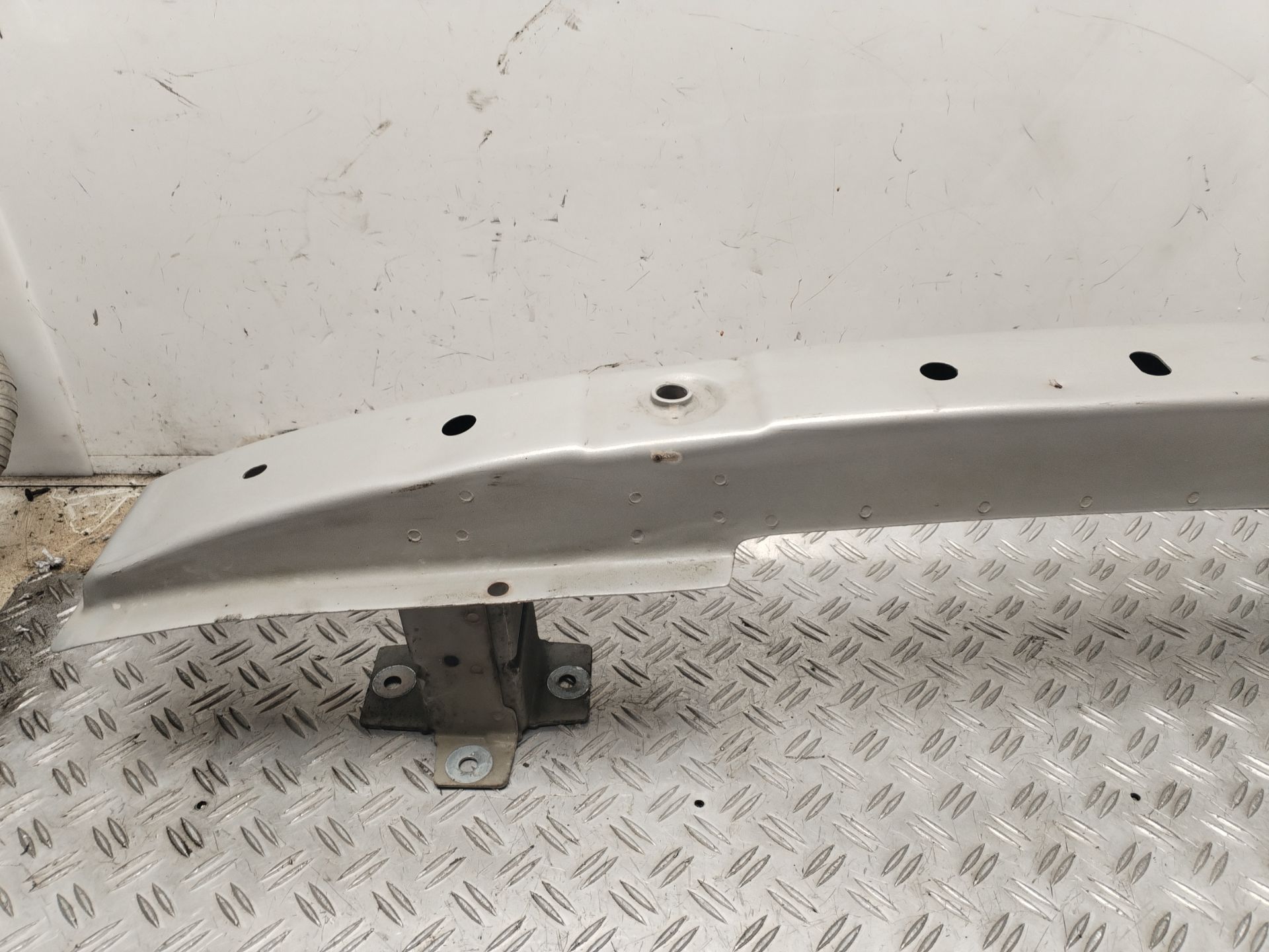 REFUERZO PARAGOLPES DELANTERO 131597