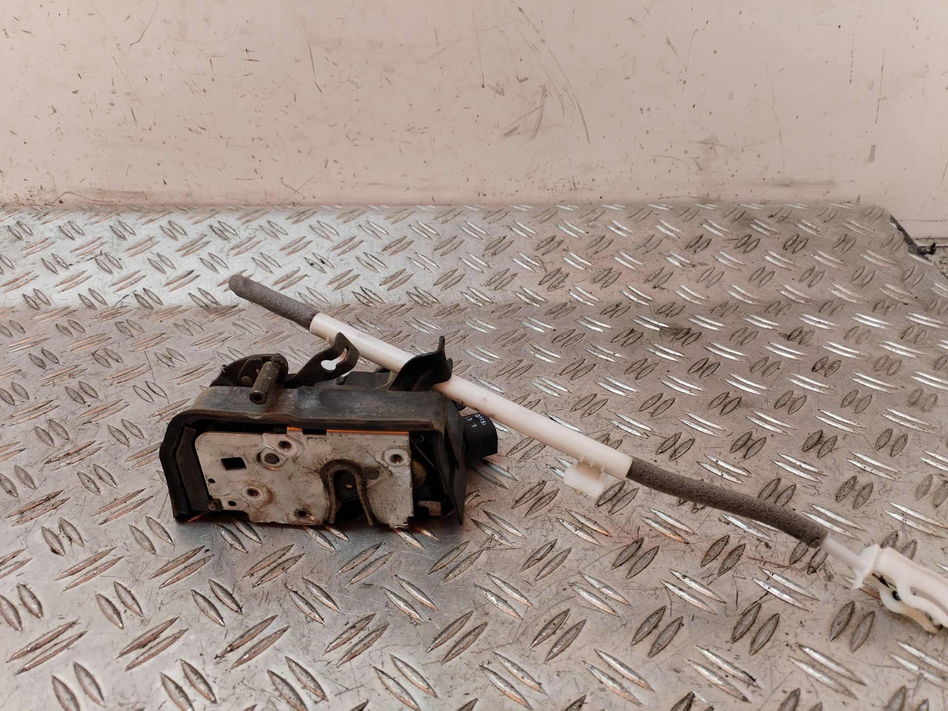 CERRADURA PUERTA DELANTERA DERECHA 129739