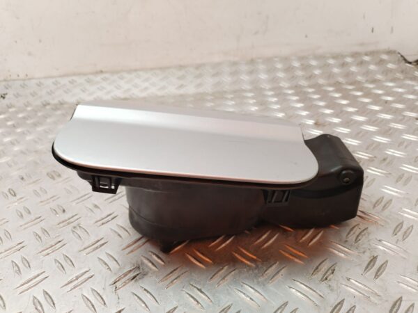 TAPA EXTERIOR COMBUSTIBLE 131921