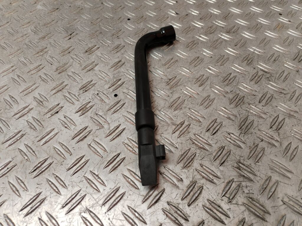 LLAVE RUEDA 131721