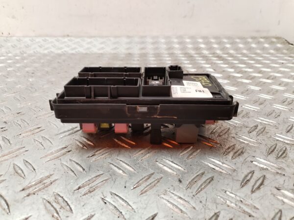 CAJA RELES / FUSIBLES 131799