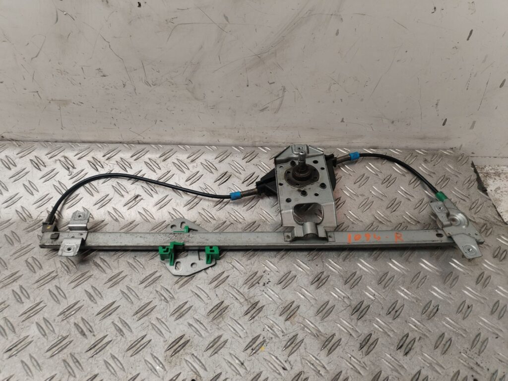 ELEVALUNAS DELANTERO DERECHO 132642