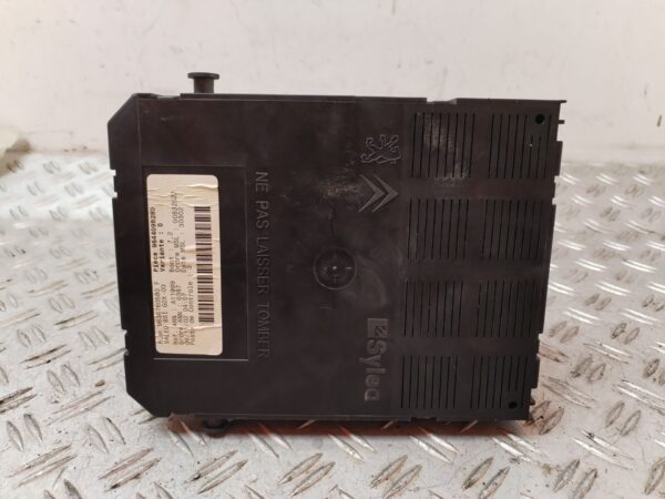 CAJA RELES / FUSIBLES 132279