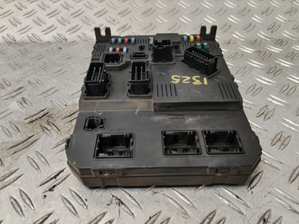 CAJA RELES / FUSIBLES 131487
