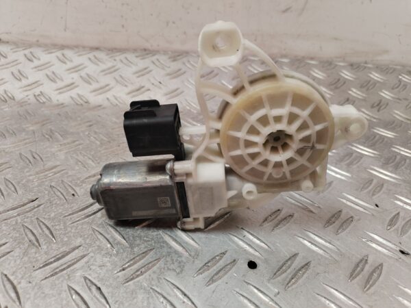 MOTOR ELEVALUNAS DELANTERO IZQUIERDO 131872