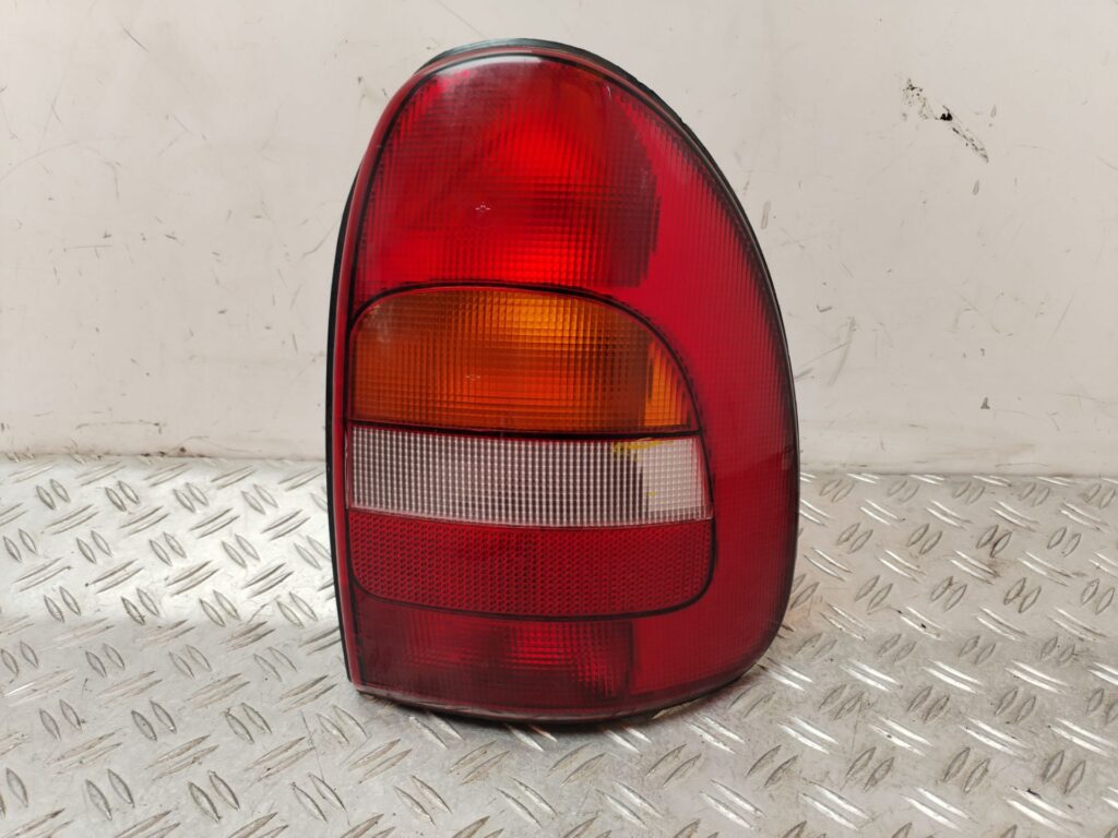 PILOTO TRASERO DERECHO 132173