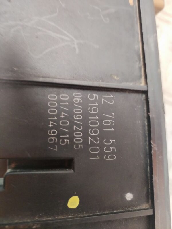 CAJA RELES / FUSIBLES 131524