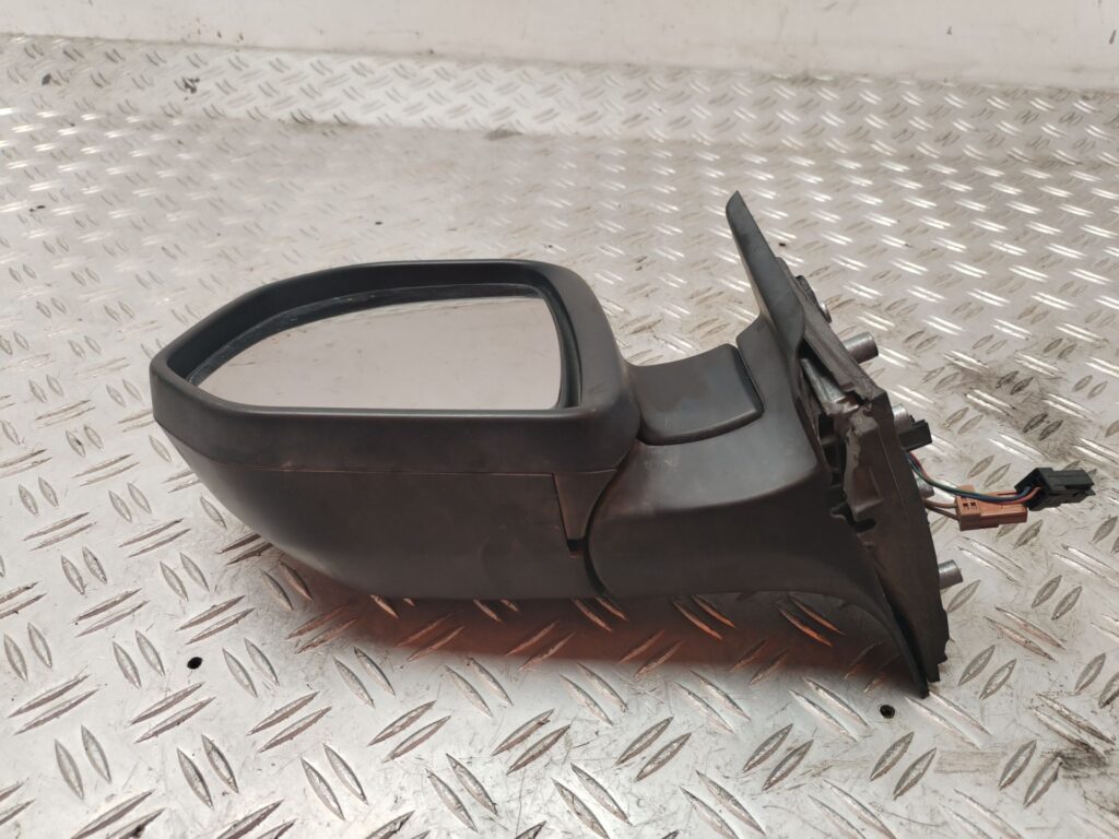 RETROVISOR IZQUIERDO 131975