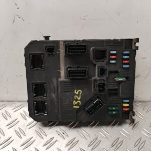 CAJA RELES / FUSIBLES 131487