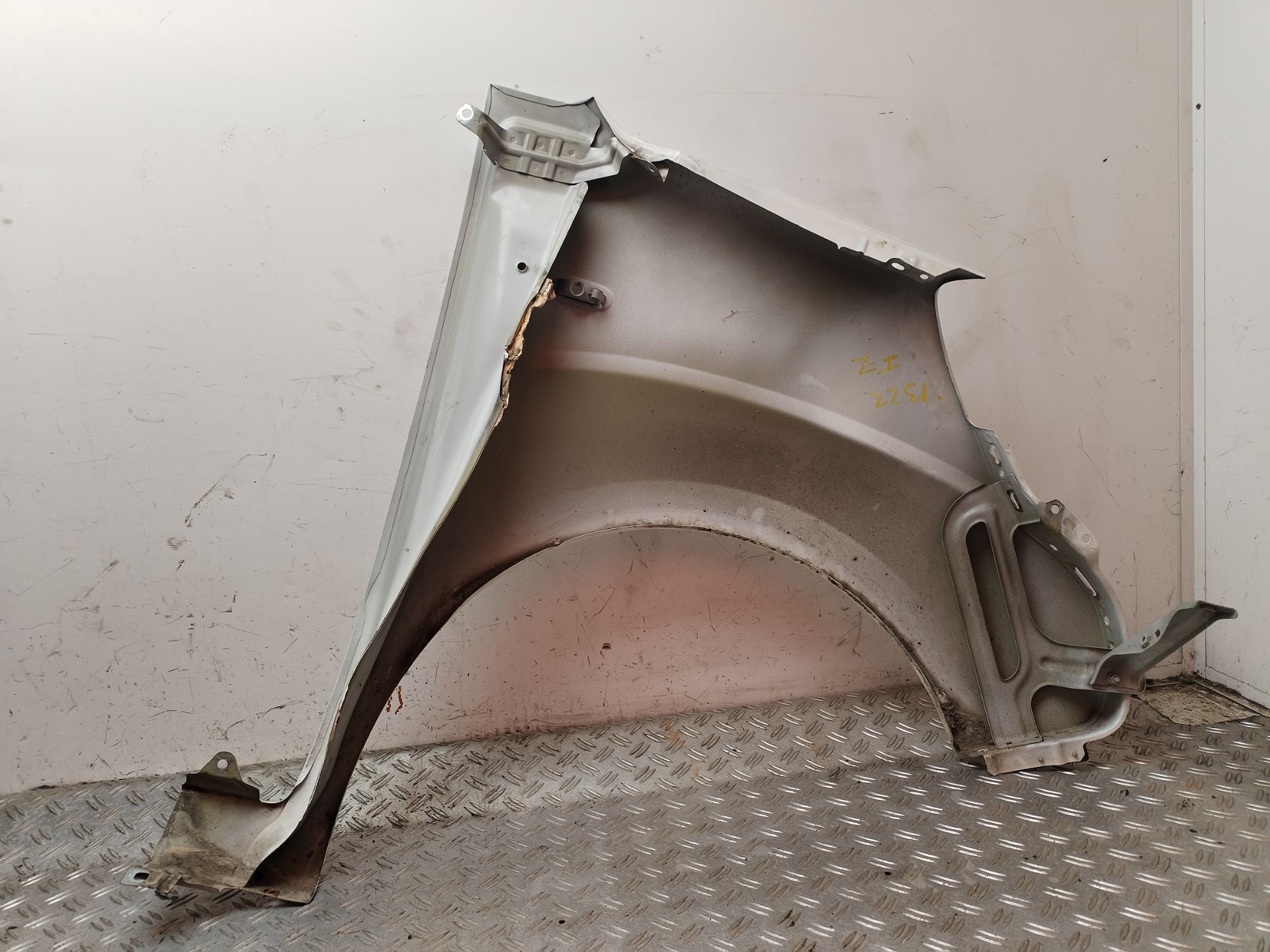 ALETA DELANTERA IZQUIERDA 131092