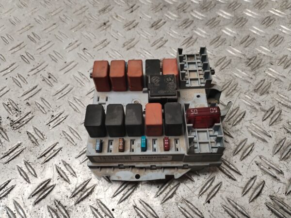 CAJA RELES / FUSIBLES 131705